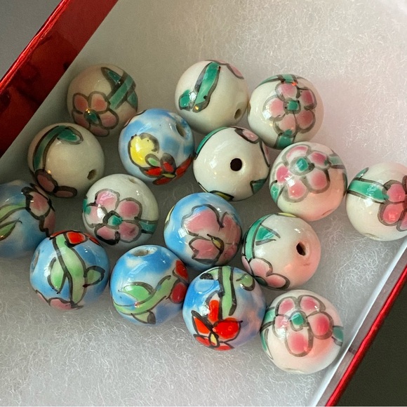 Vintage Porcelain Ceramic Beads Lot of 16 Beads - Picture 5 of 5